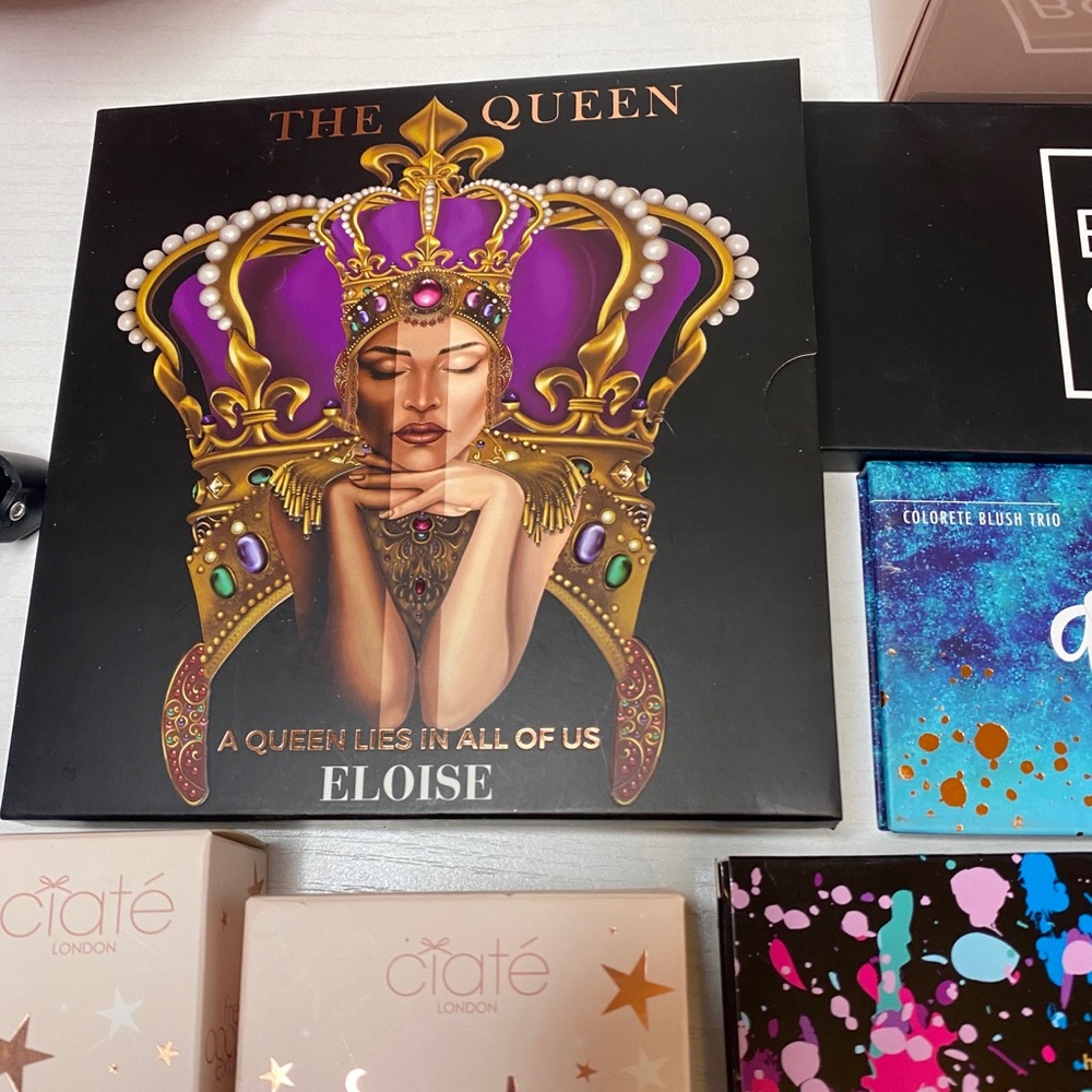 Bundle of makeup - Picture 4 of 10